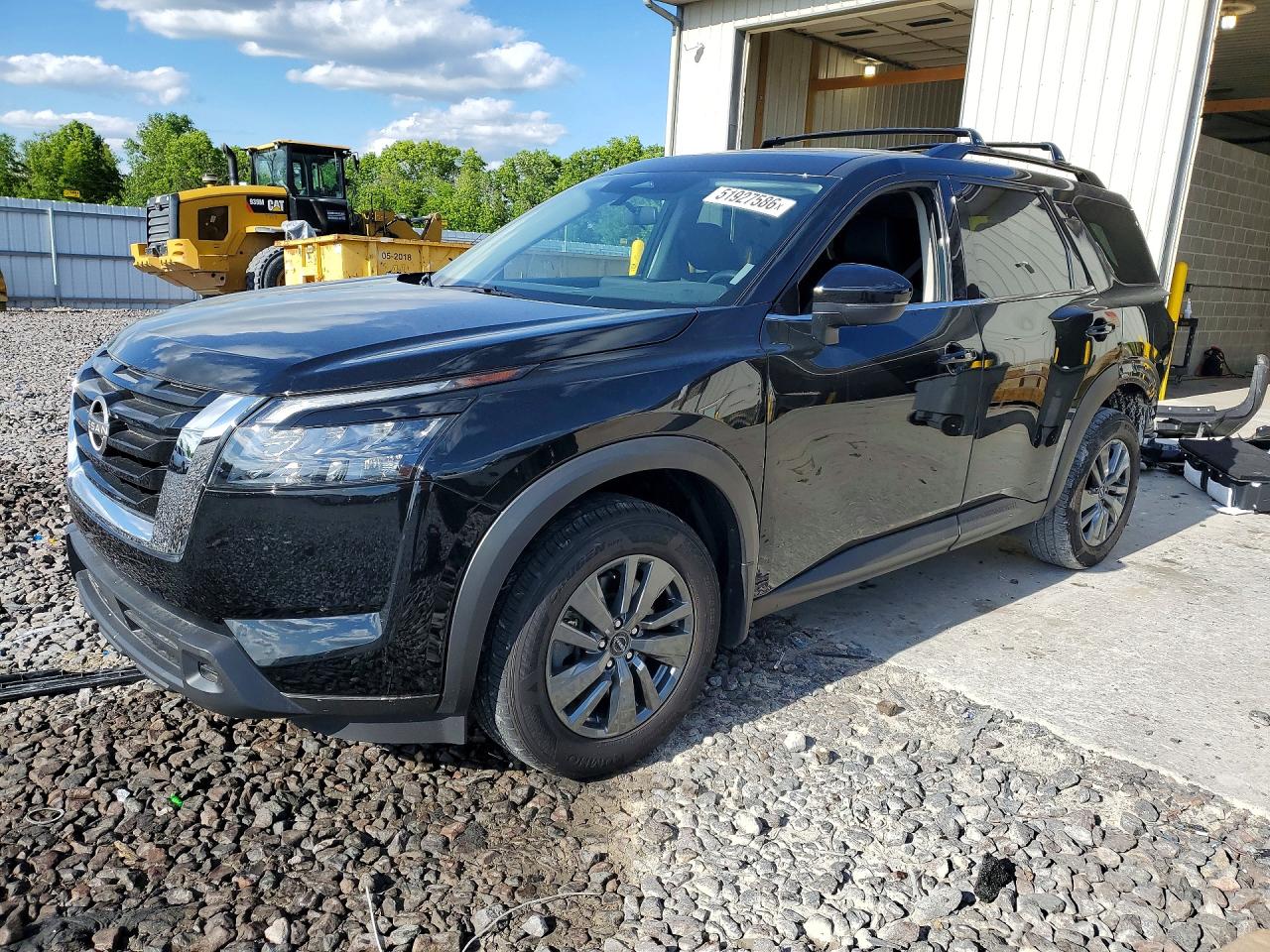 Salvage Nissan Pathfinder Image