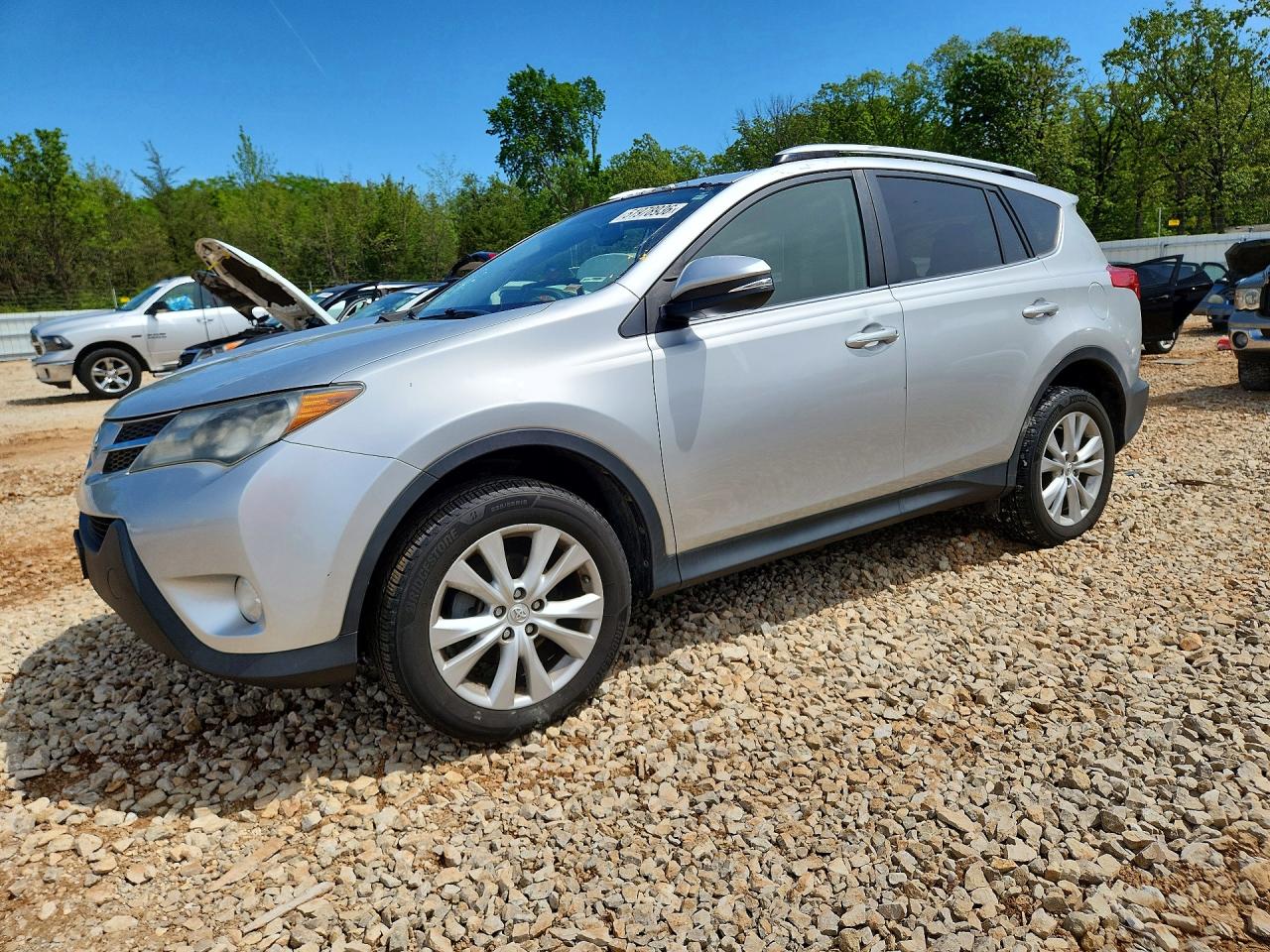 Salvage Toyota RAV4 Image