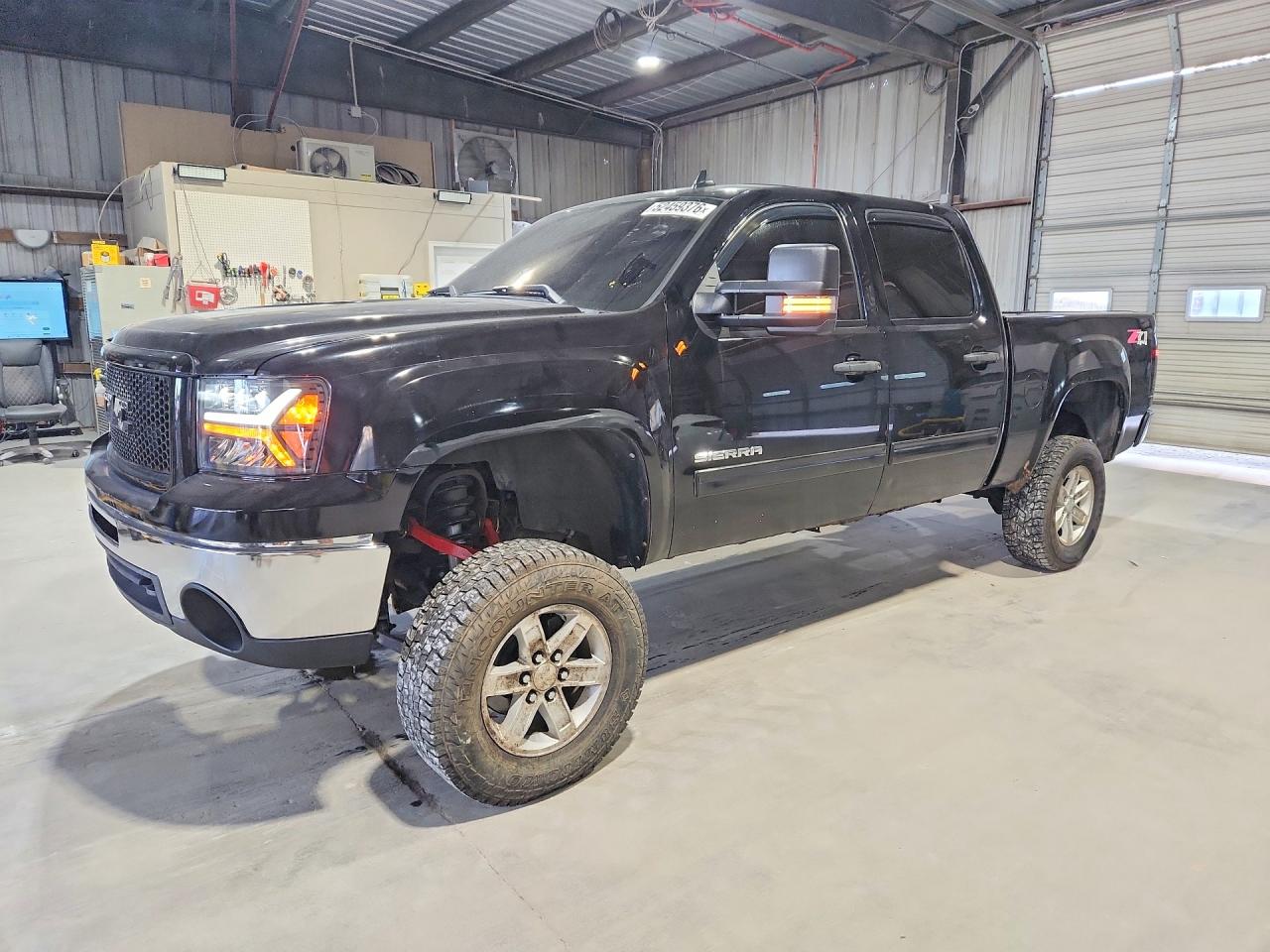 Salvage GMC Sierra Image