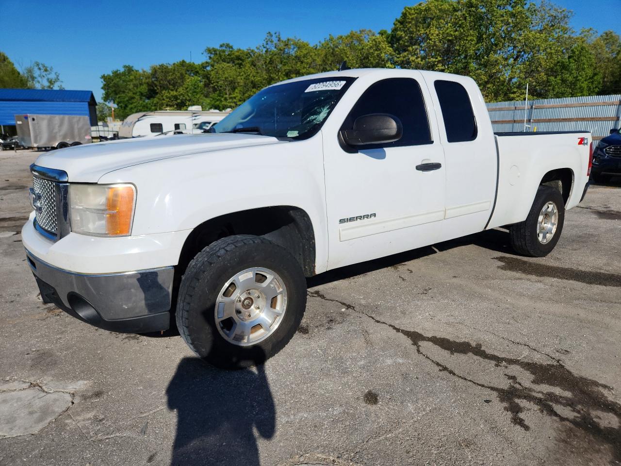 Salvage GMC Sierra Image