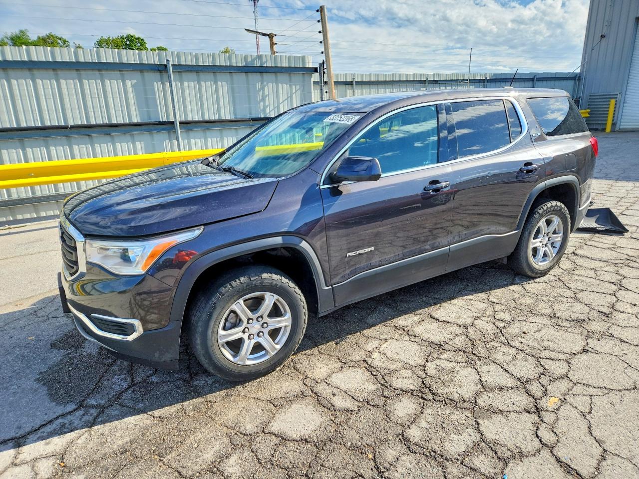 Salvage GMC Acadia Image