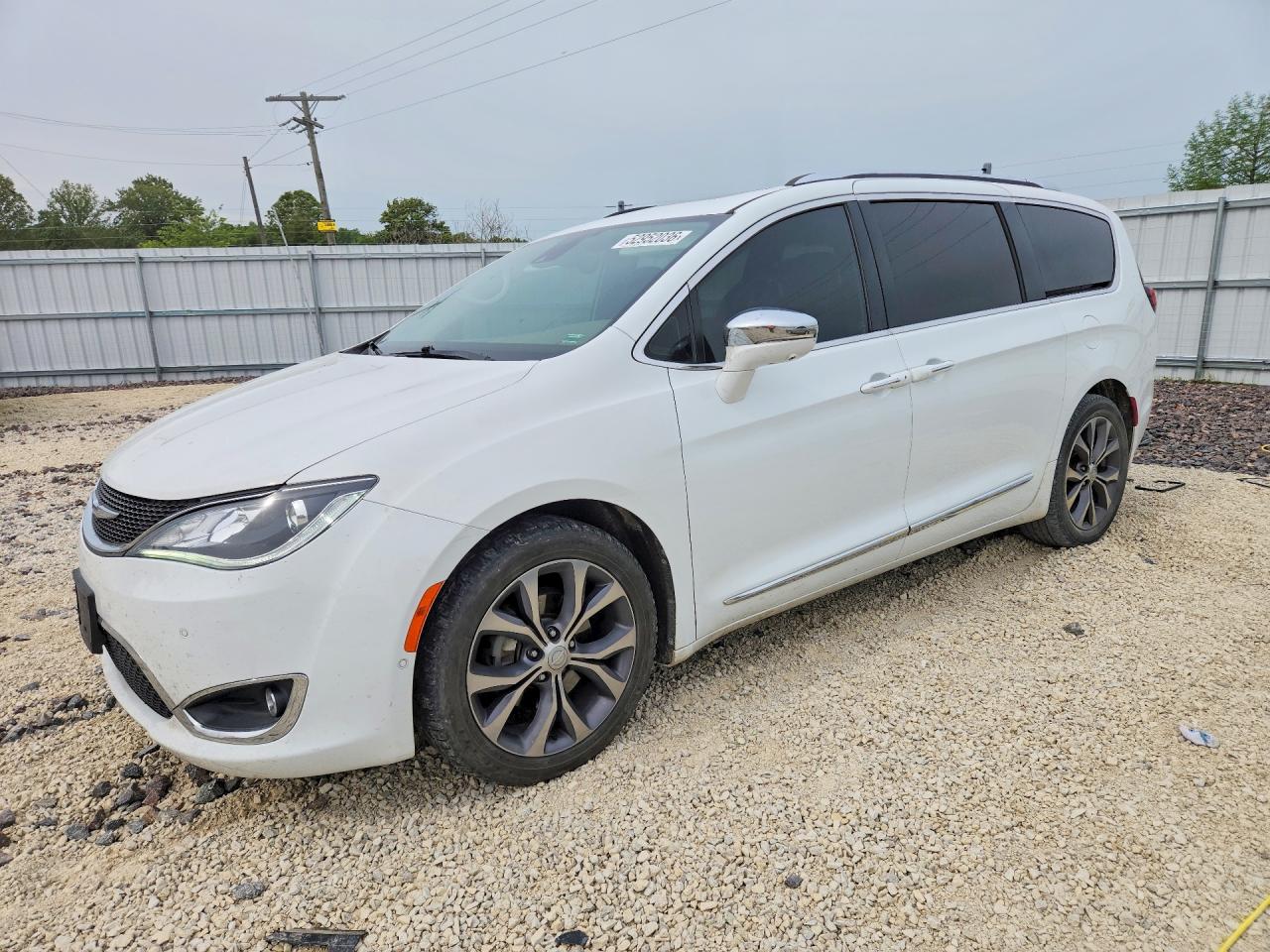 Salvage Chrysler Pacifica Image