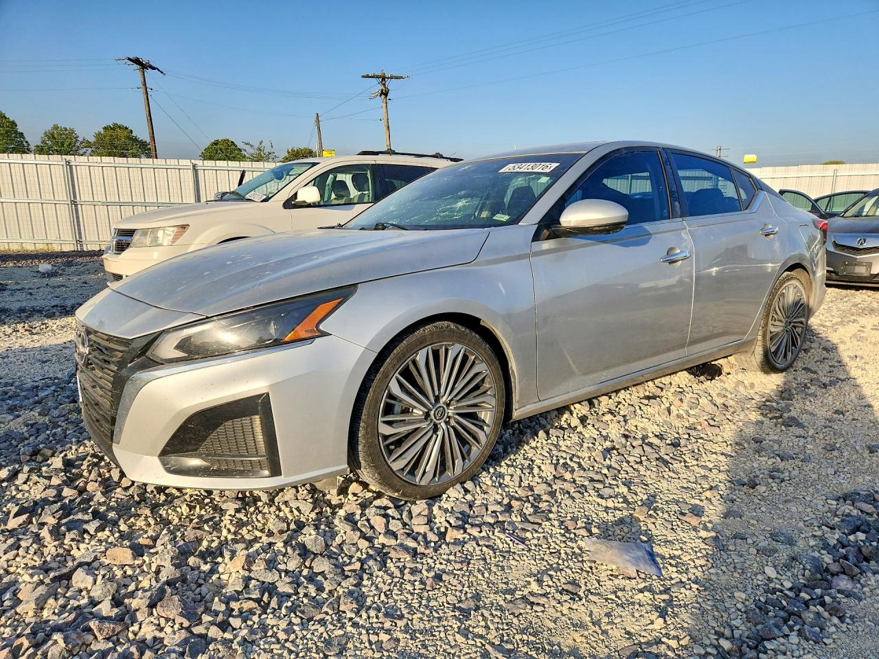 Salvage Nissan Altima Image