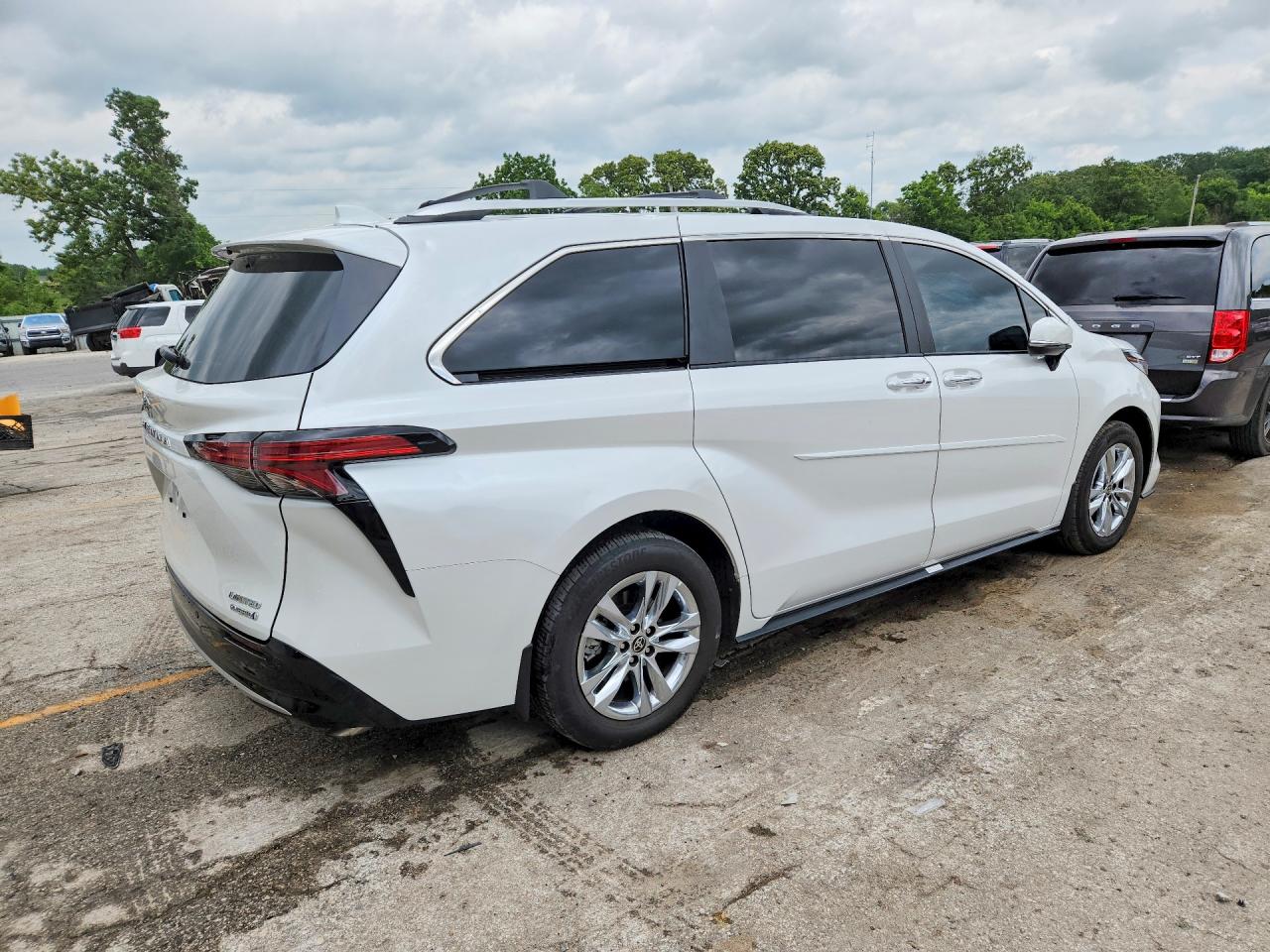 Toyota Sienna Limited 7-passenger