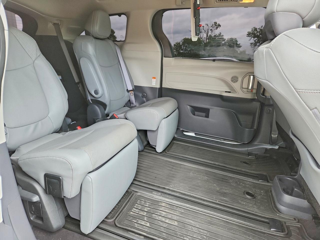 Toyota Sienna Limited 7-passenger