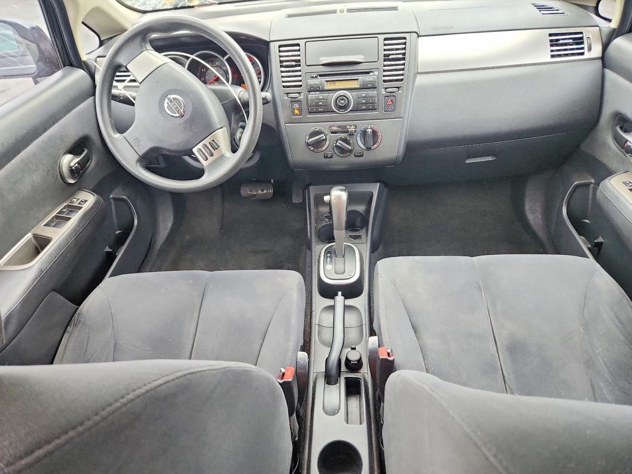 Nissan Versa 1.8 S
