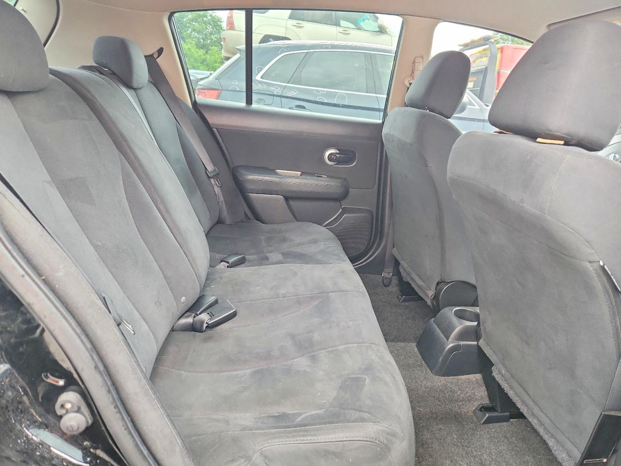 Nissan Versa 1.8 S