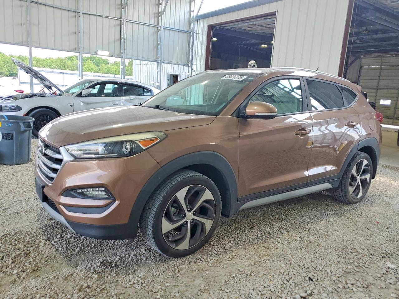 Salvage Hyundai TUCSON Image