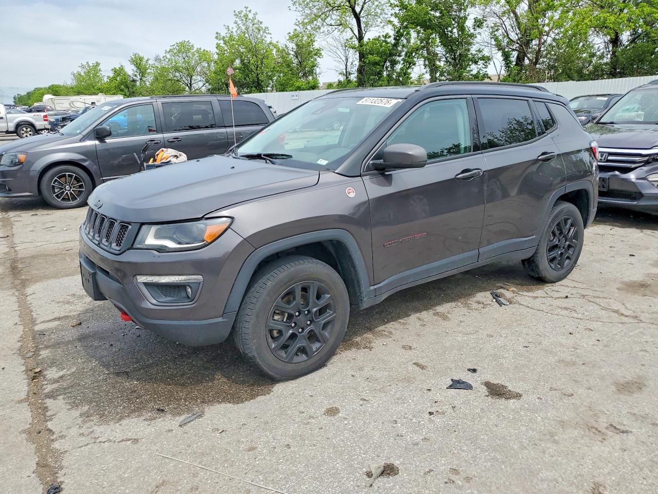 Salvage Jeep Compass Image