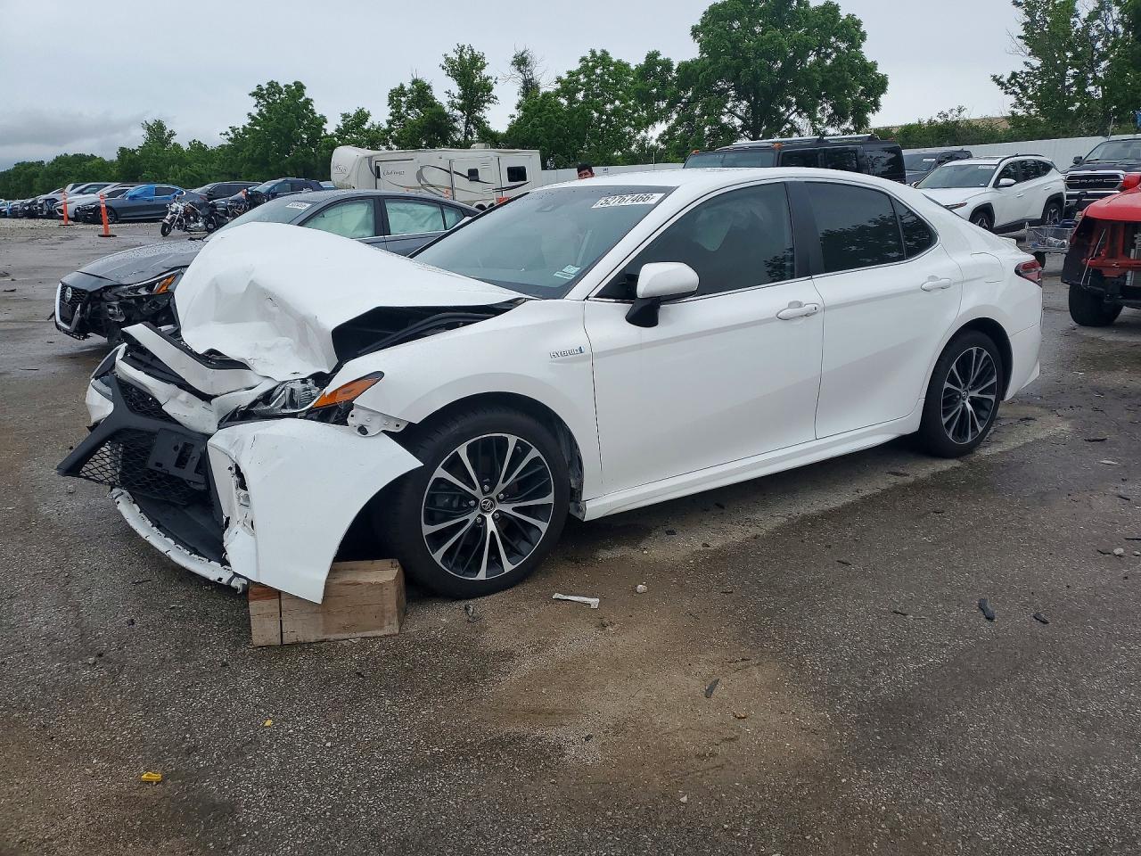 Salvage Toyota Camry Image
