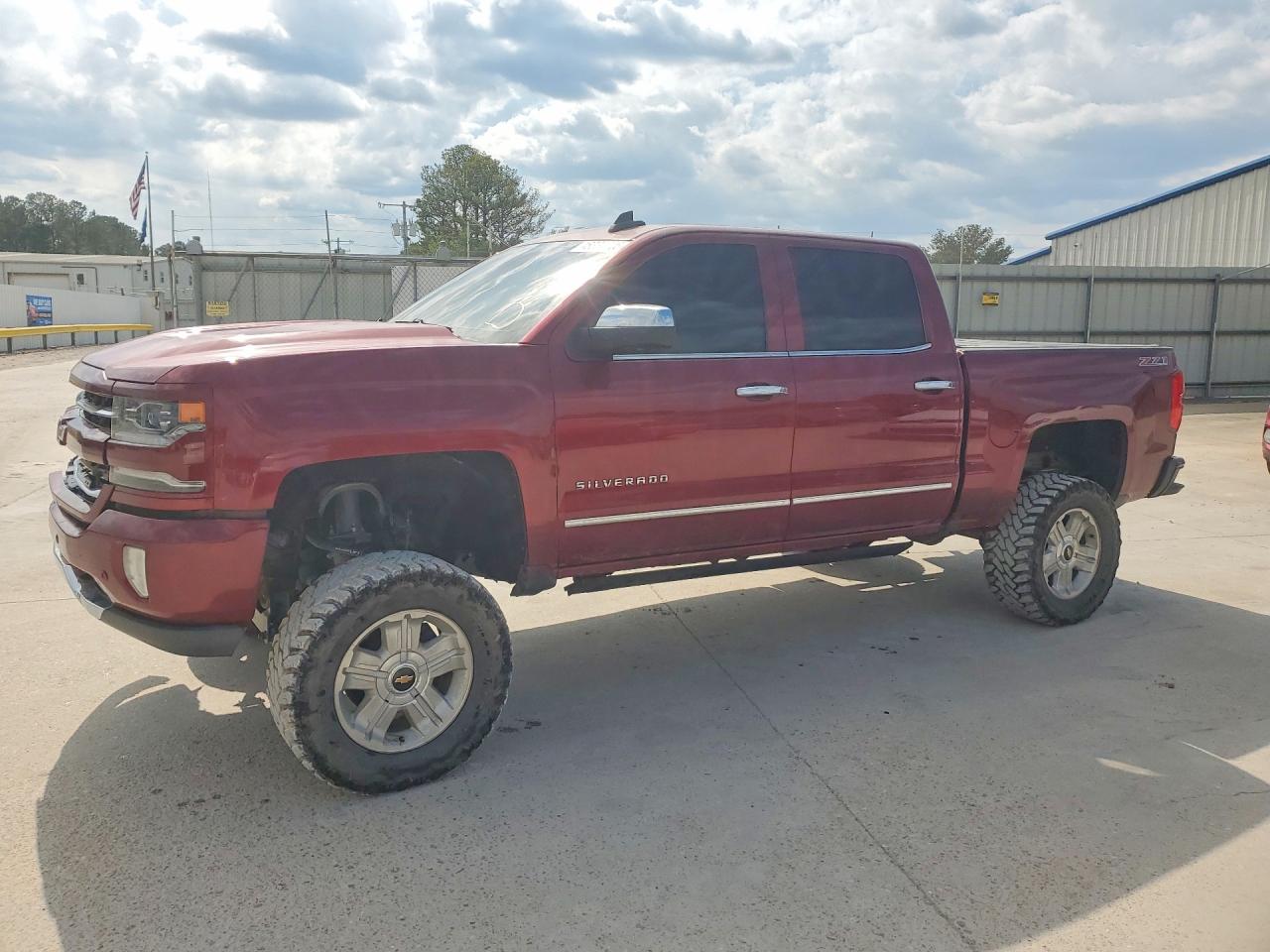 Salvage Chevrolet Silverado Image