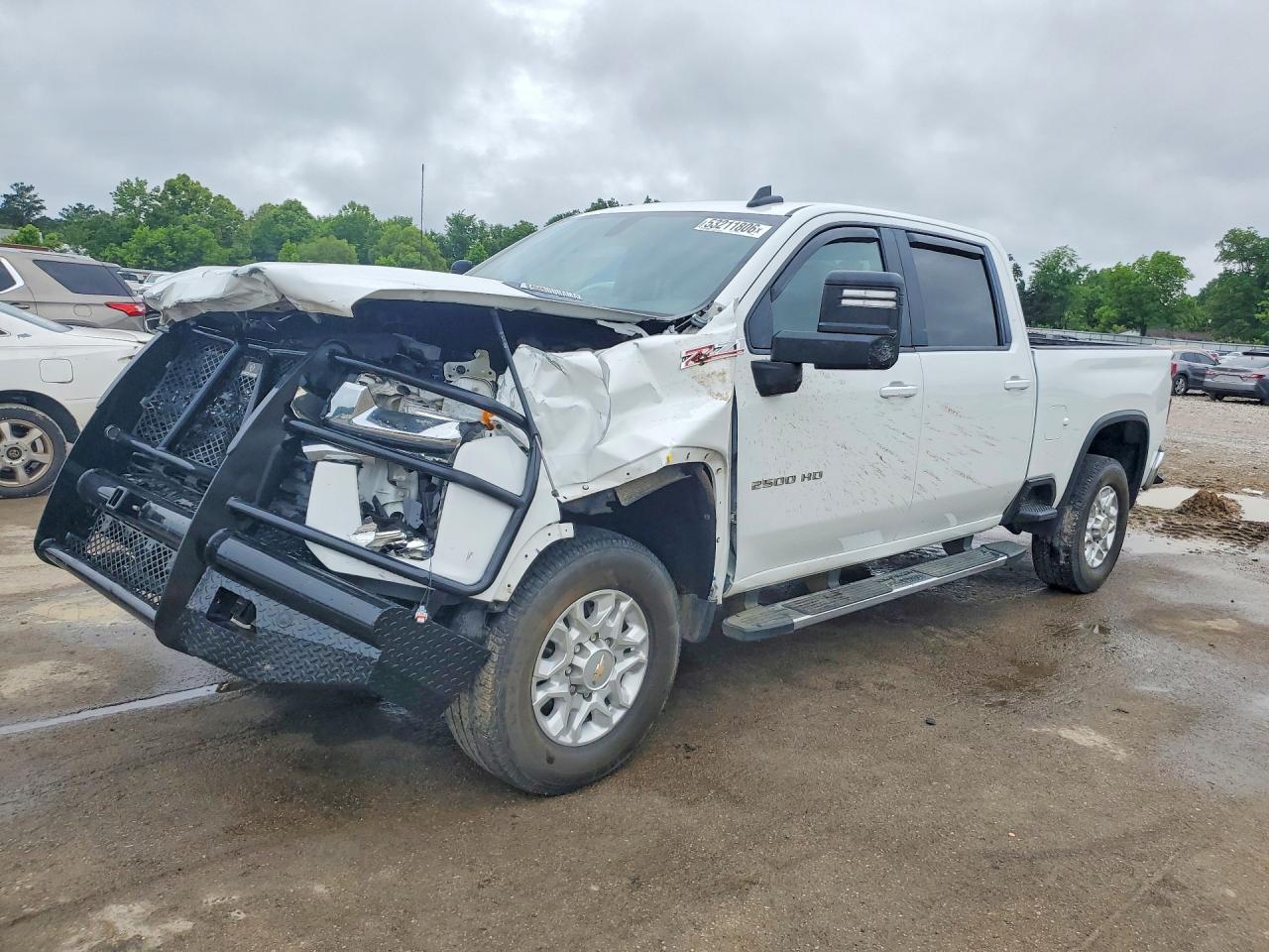Salvage Chevrolet Silverado Image
