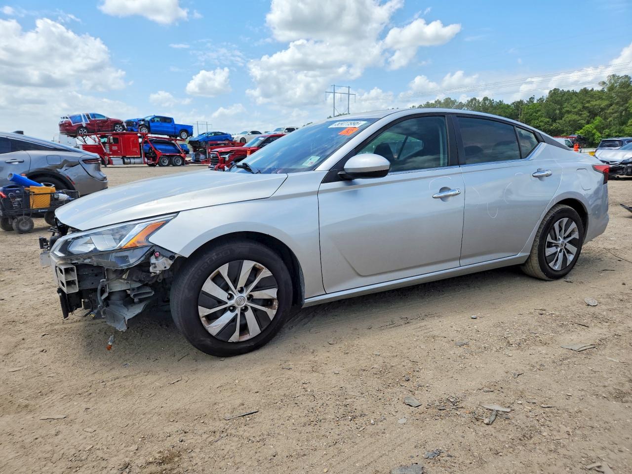 Salvage Nissan Altima Image