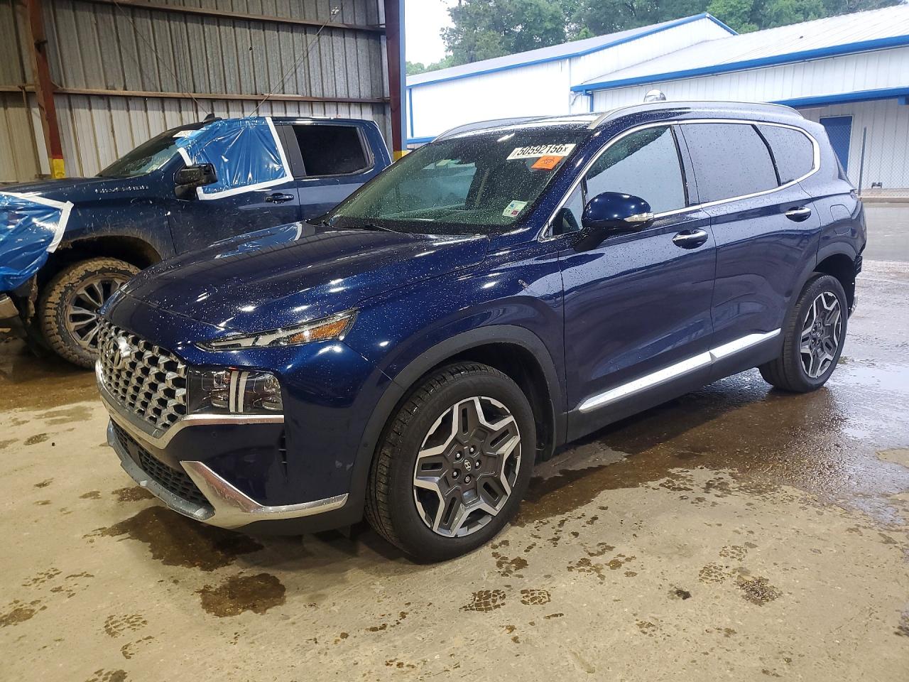 Salvage Hyundai SANTA FE Image