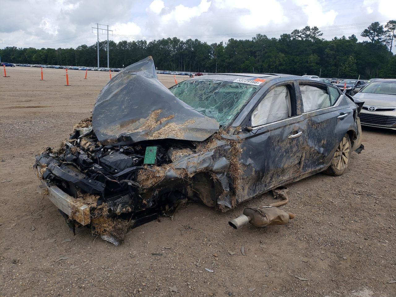 Salvage Nissan Altima Image