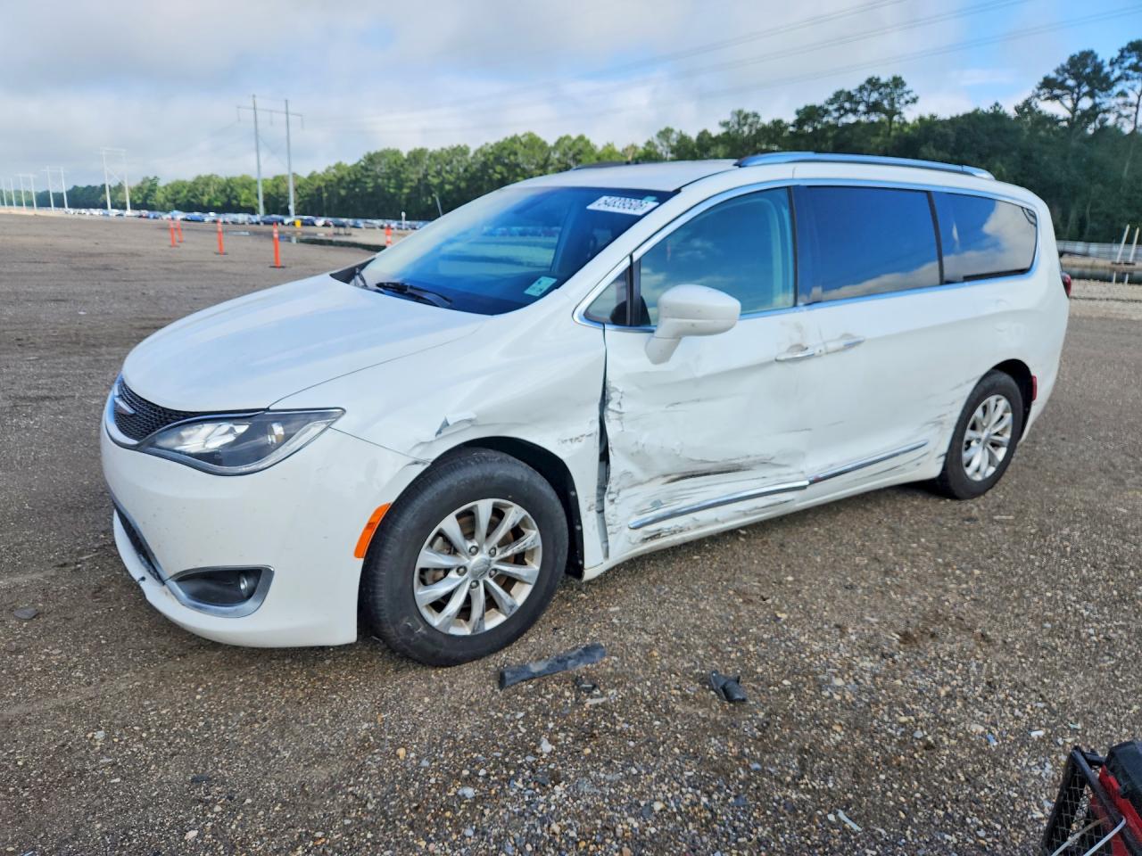Salvage Chrysler Pacifica Image