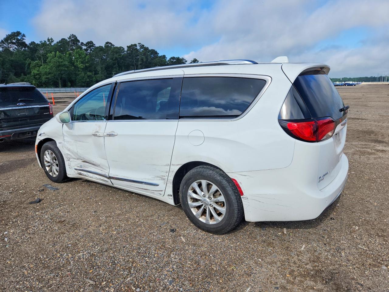 Chrysler Pacifica Touring L