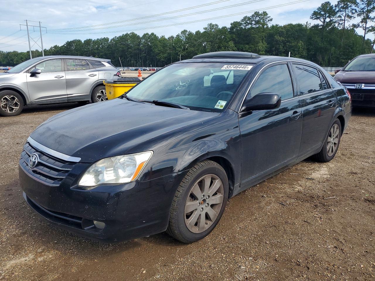 Salvage Toyota Avalon Image