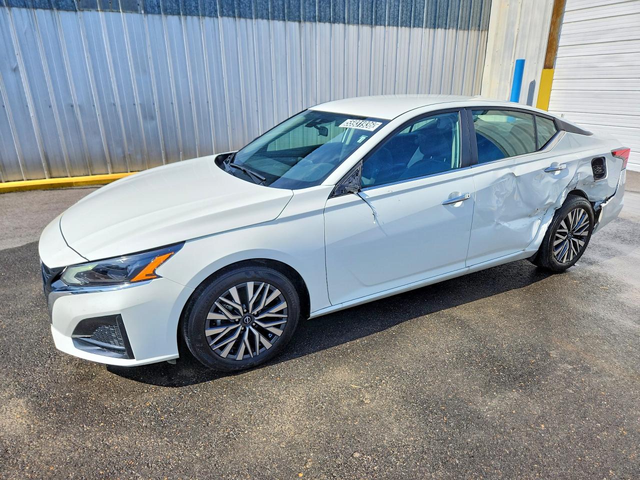 Salvage Nissan Altima Image