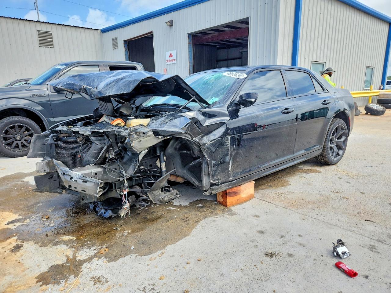 Salvage Chrysler 300 Image