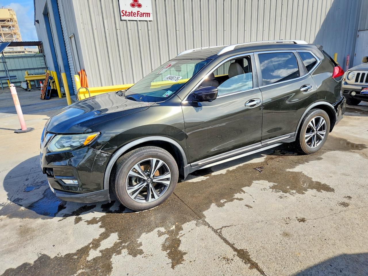 Salvage Nissan Rogue Image