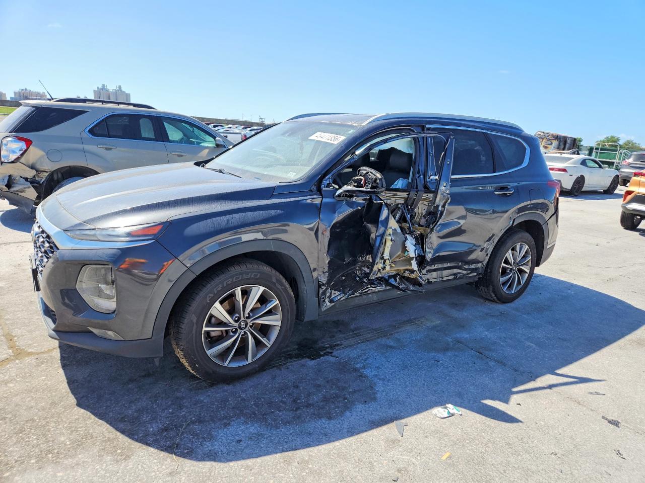 Salvage Hyundai SANTA FE Image