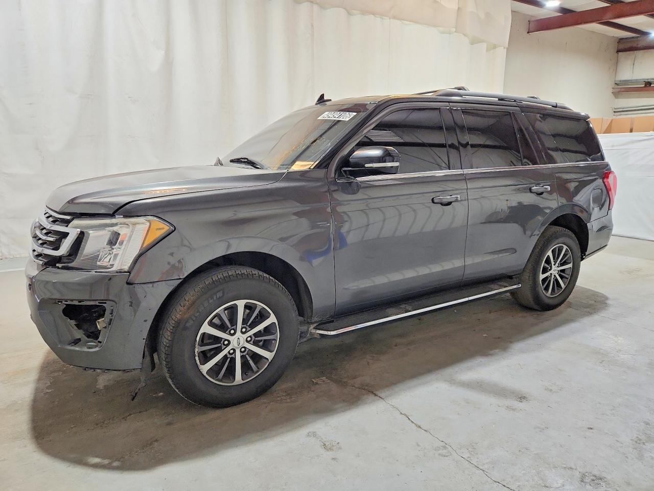 Salvage Ford Expedition Image