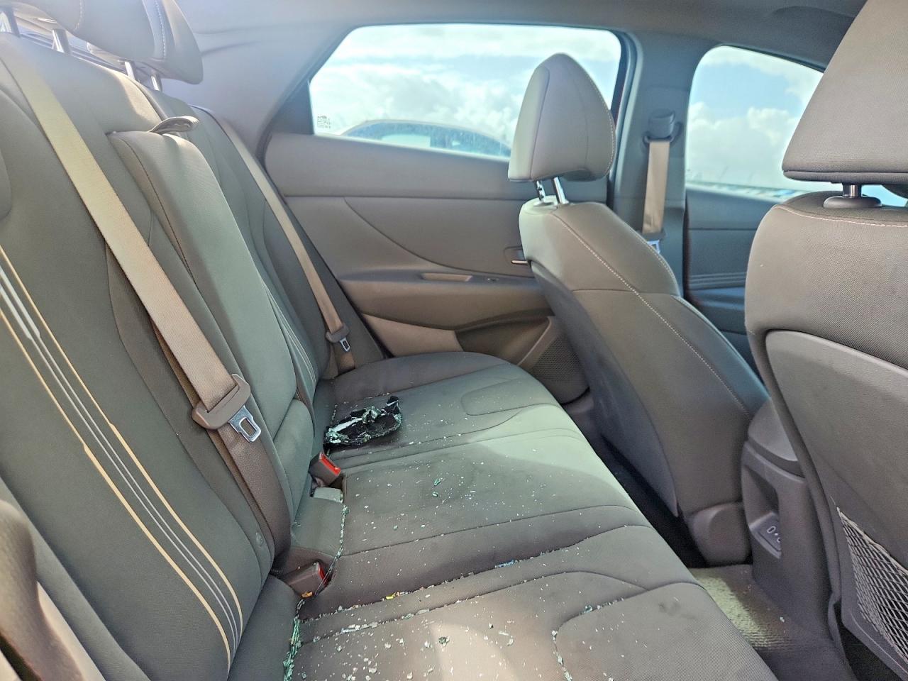 Hyundai ELANTRA Sel