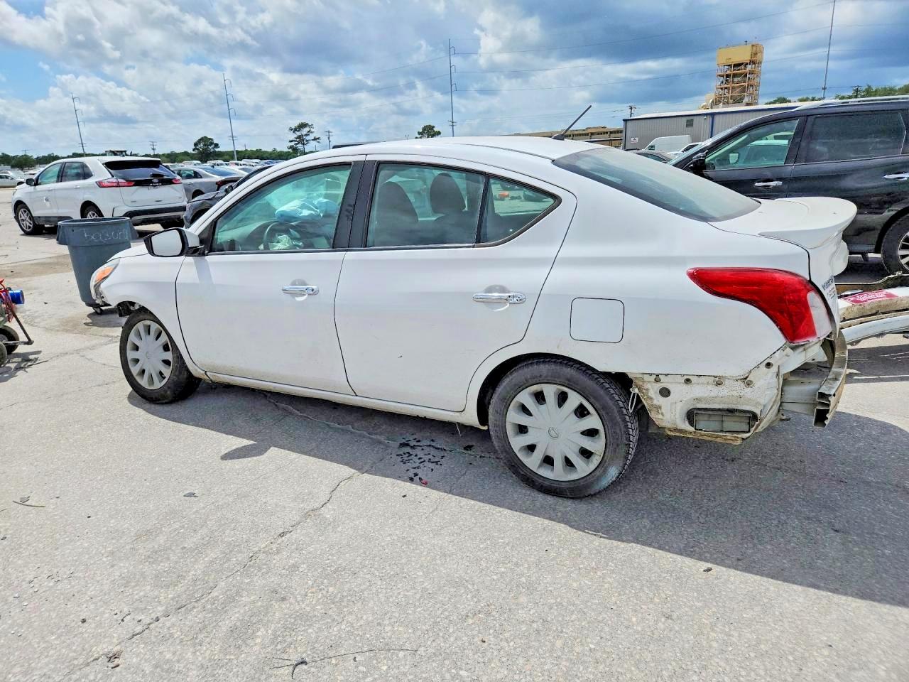 Nissan Versa Sv