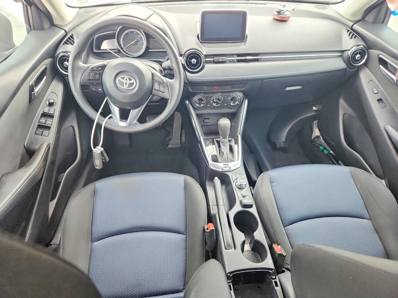 Toyota Yaris Base