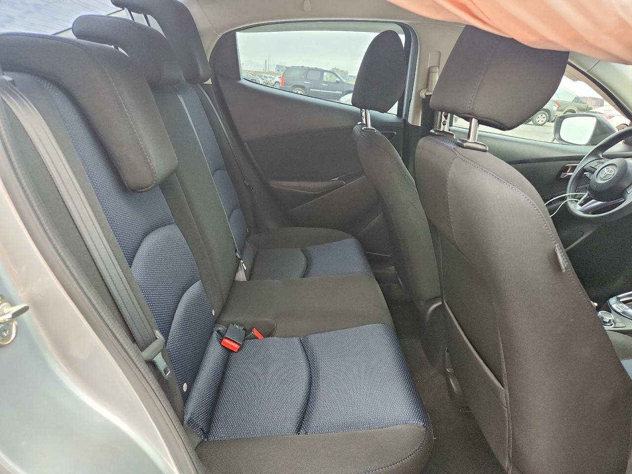 Toyota Yaris Base