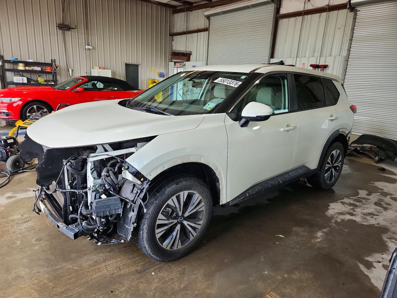 Salvage Nissan Rogue Image