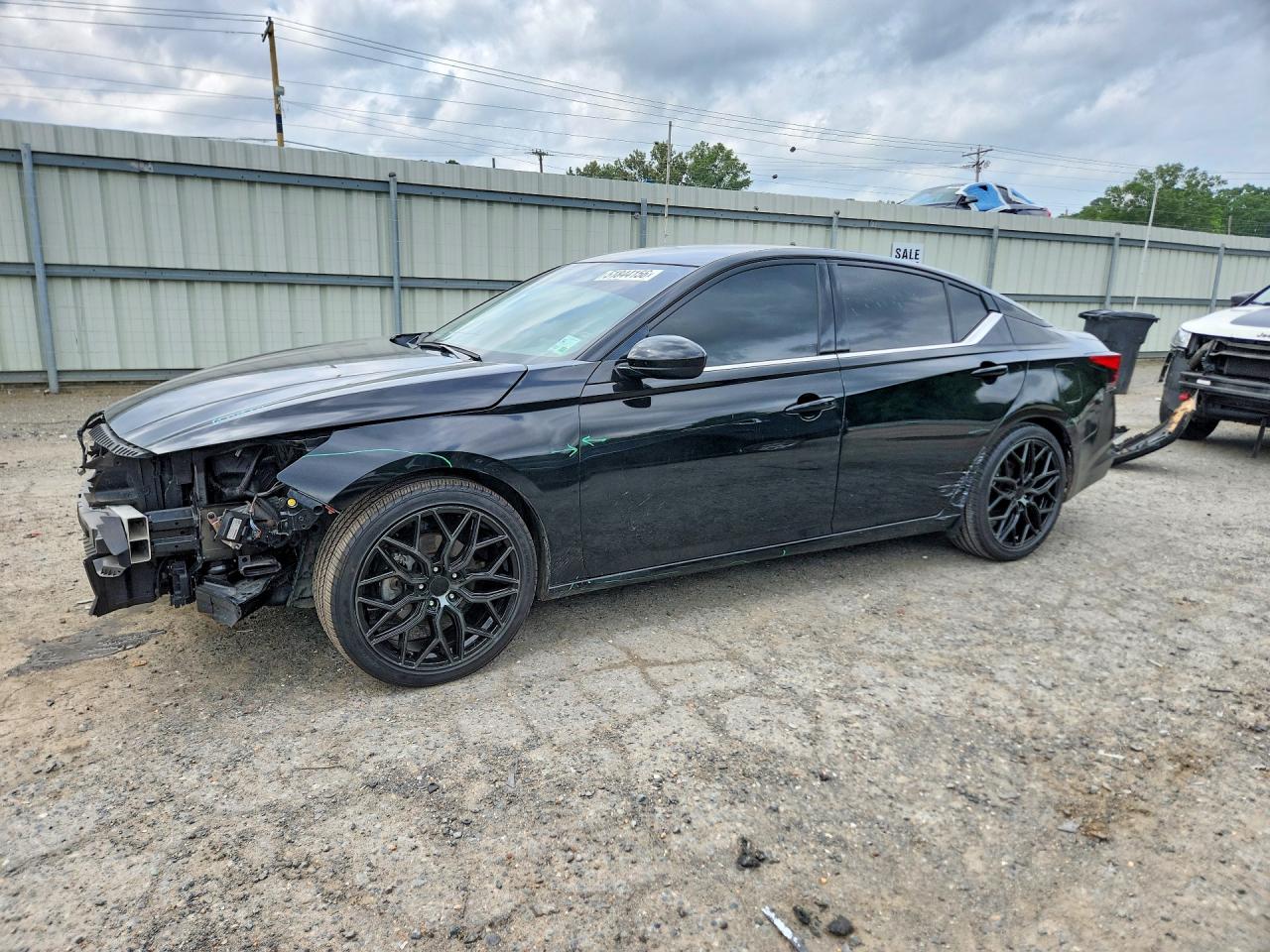 Salvage Nissan Altima Image