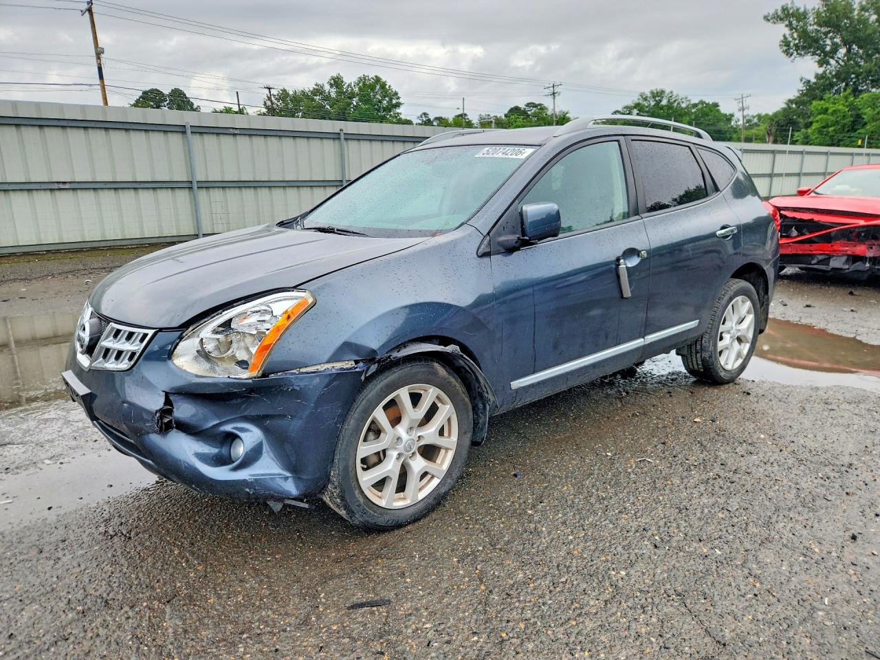 Salvage Nissan Rogue Image