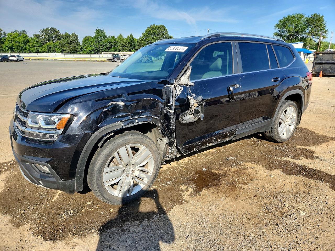 Salvage Volkswagen Atlas Image
