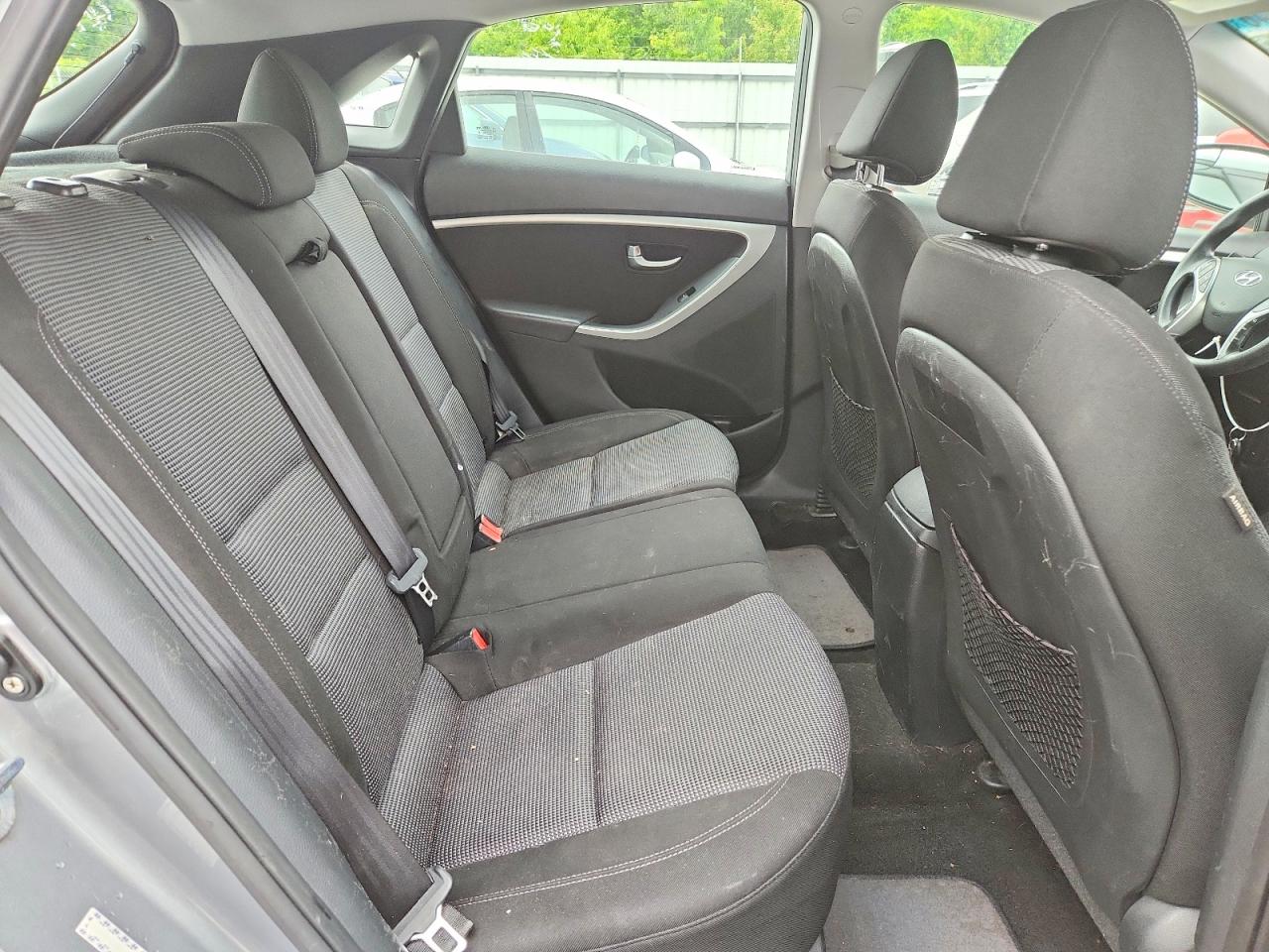 Hyundai ELANTRA Base