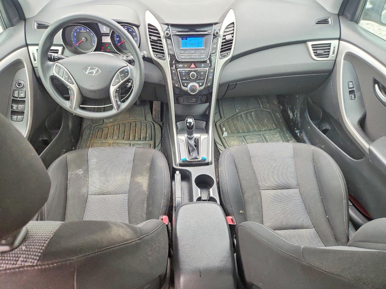 Hyundai ELANTRA Base