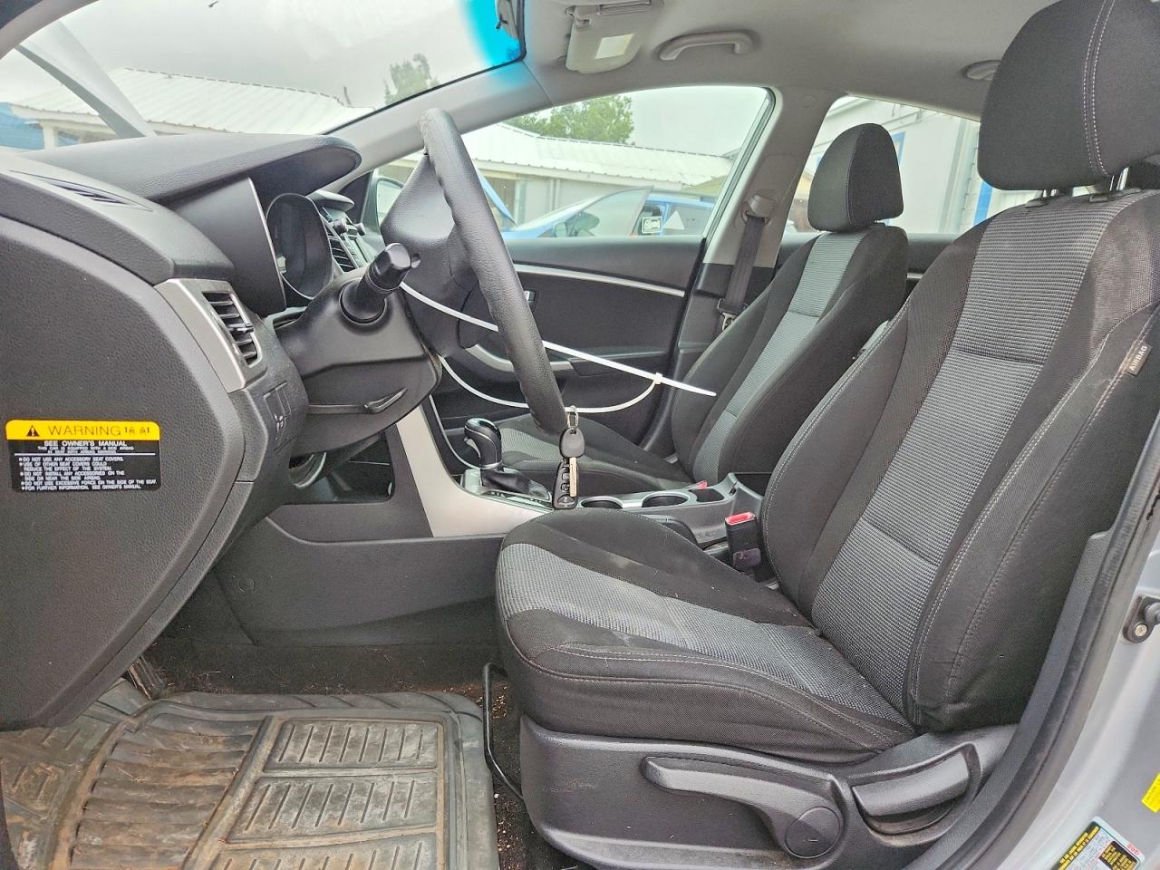 Hyundai ELANTRA Base
