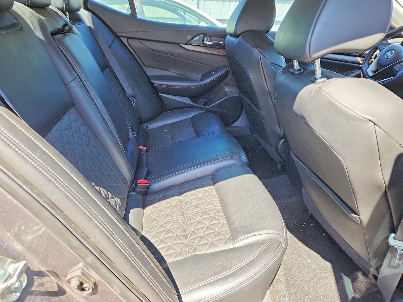 Nissan Maxima Platinum