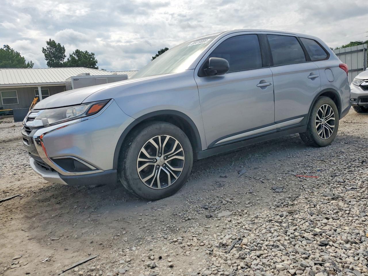Salvage Mitsubishi Outlander Image
