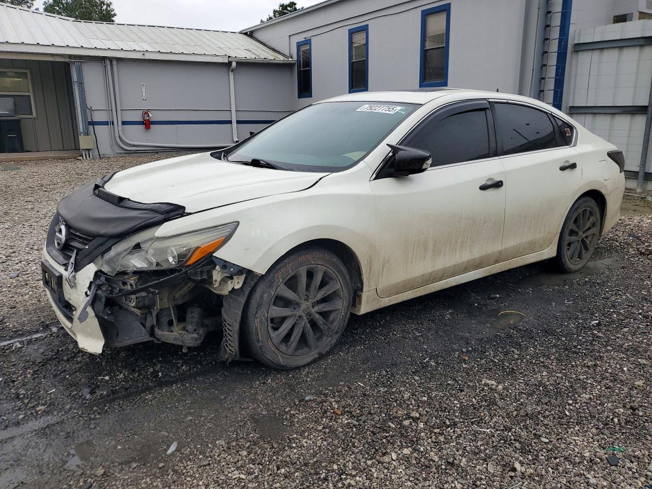 Salvage Nissan Altima Image