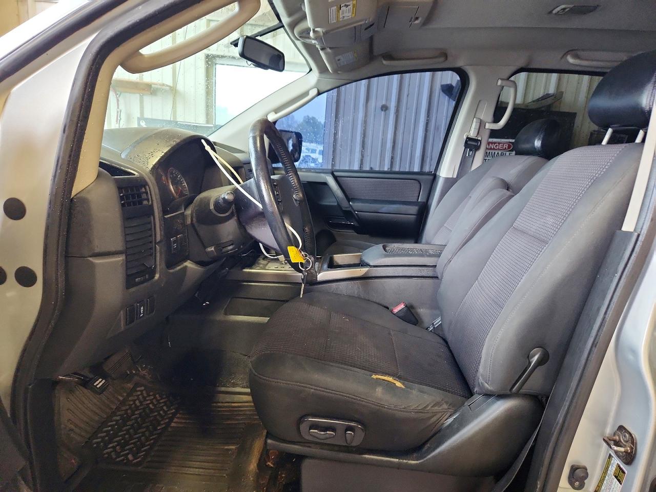 Nissan Titan Se
