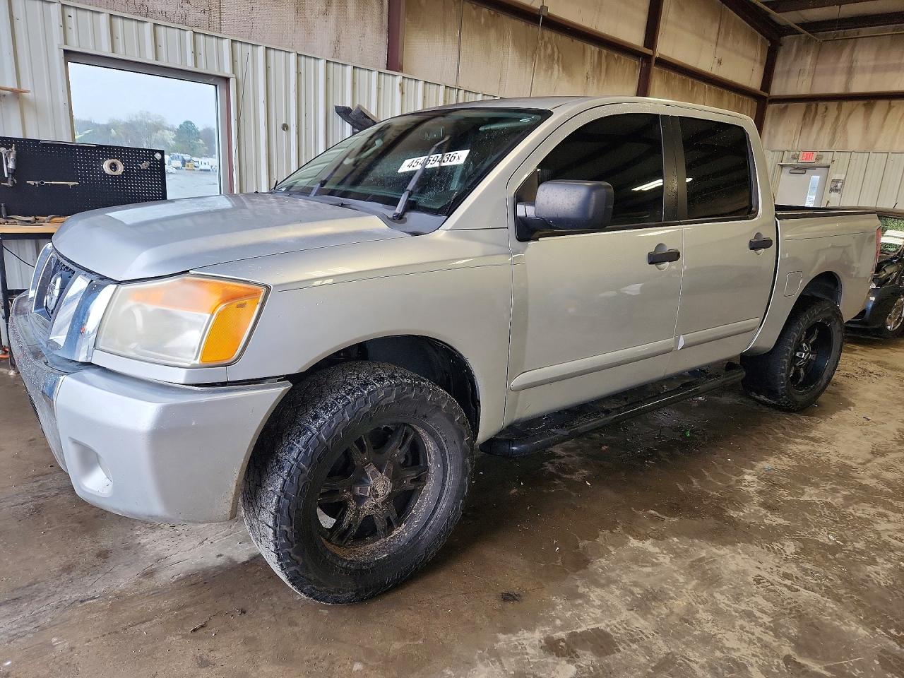 Salvage Nissan Titan Image