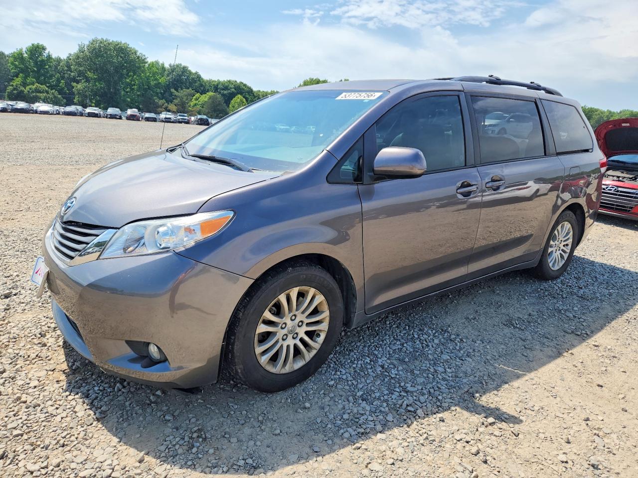 Salvage Toyota Sienna Image
