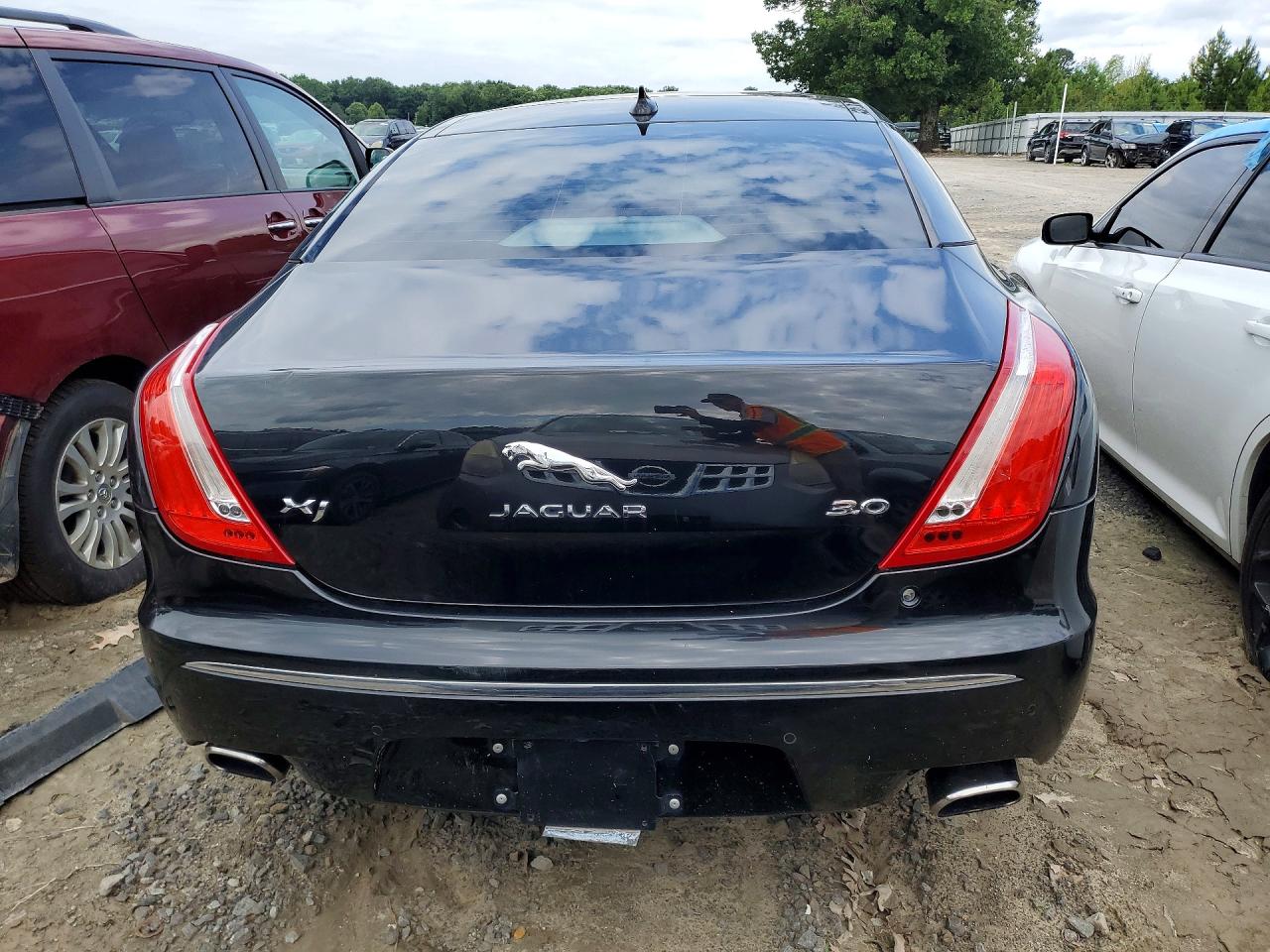 Jaguar XJ