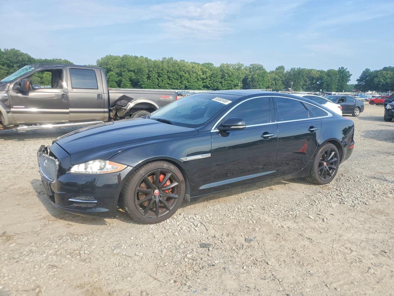 Salvage Jaguar XJ Image