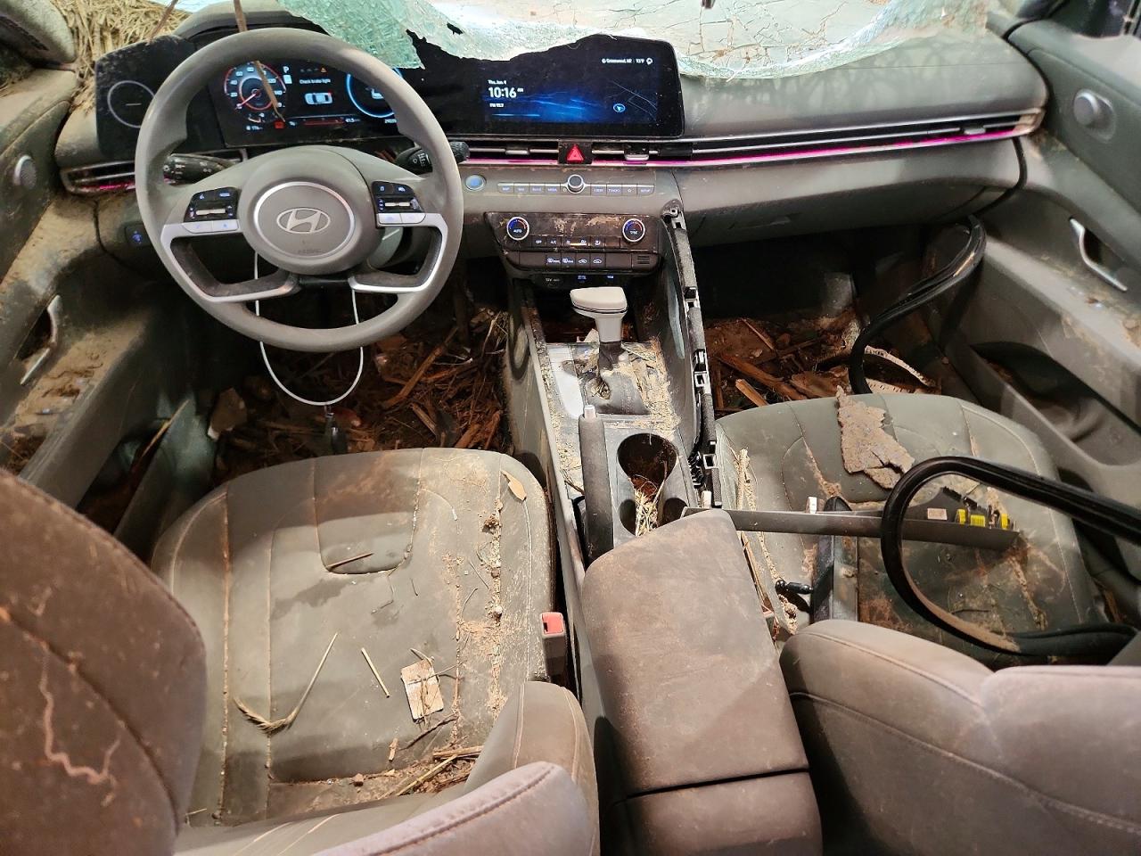 Hyundai ELANTRA Sel
