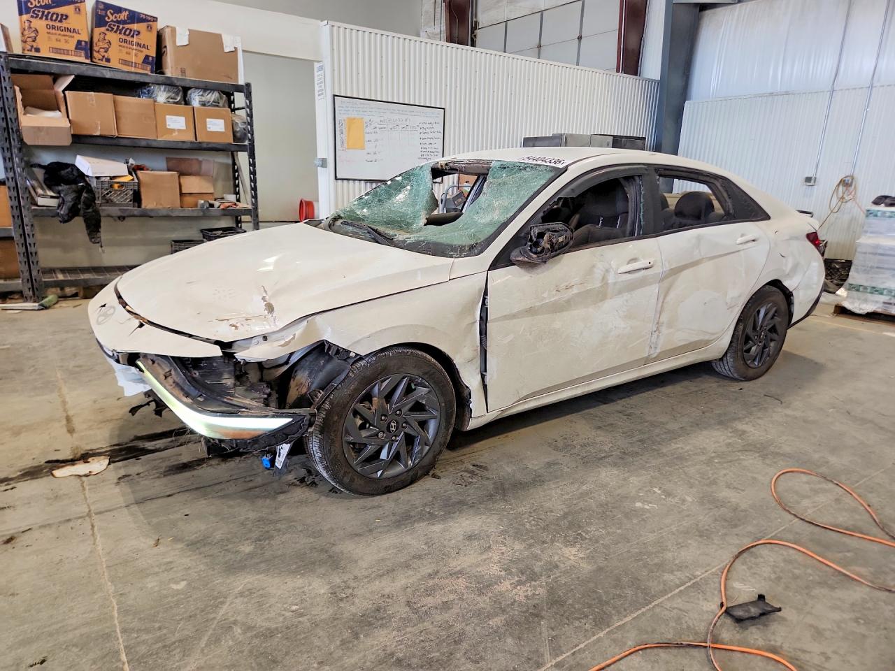 Salvage Hyundai ELANTRA Image