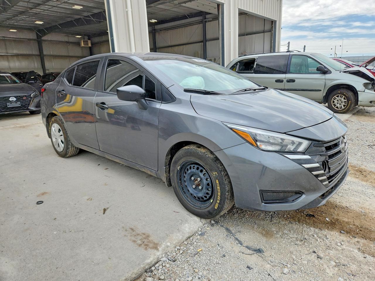 Nissan Versa S