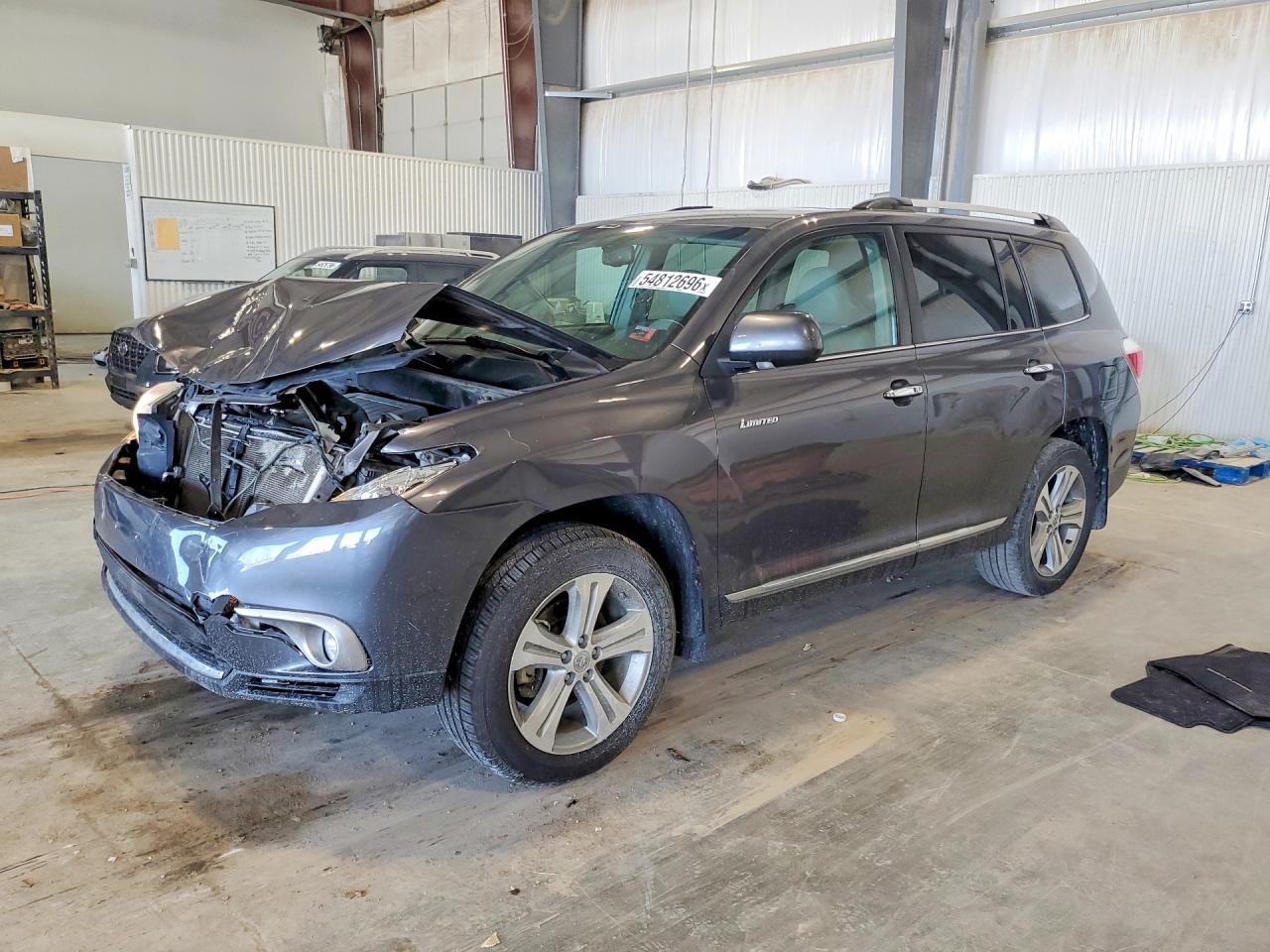 Salvage Toyota Highlander Image